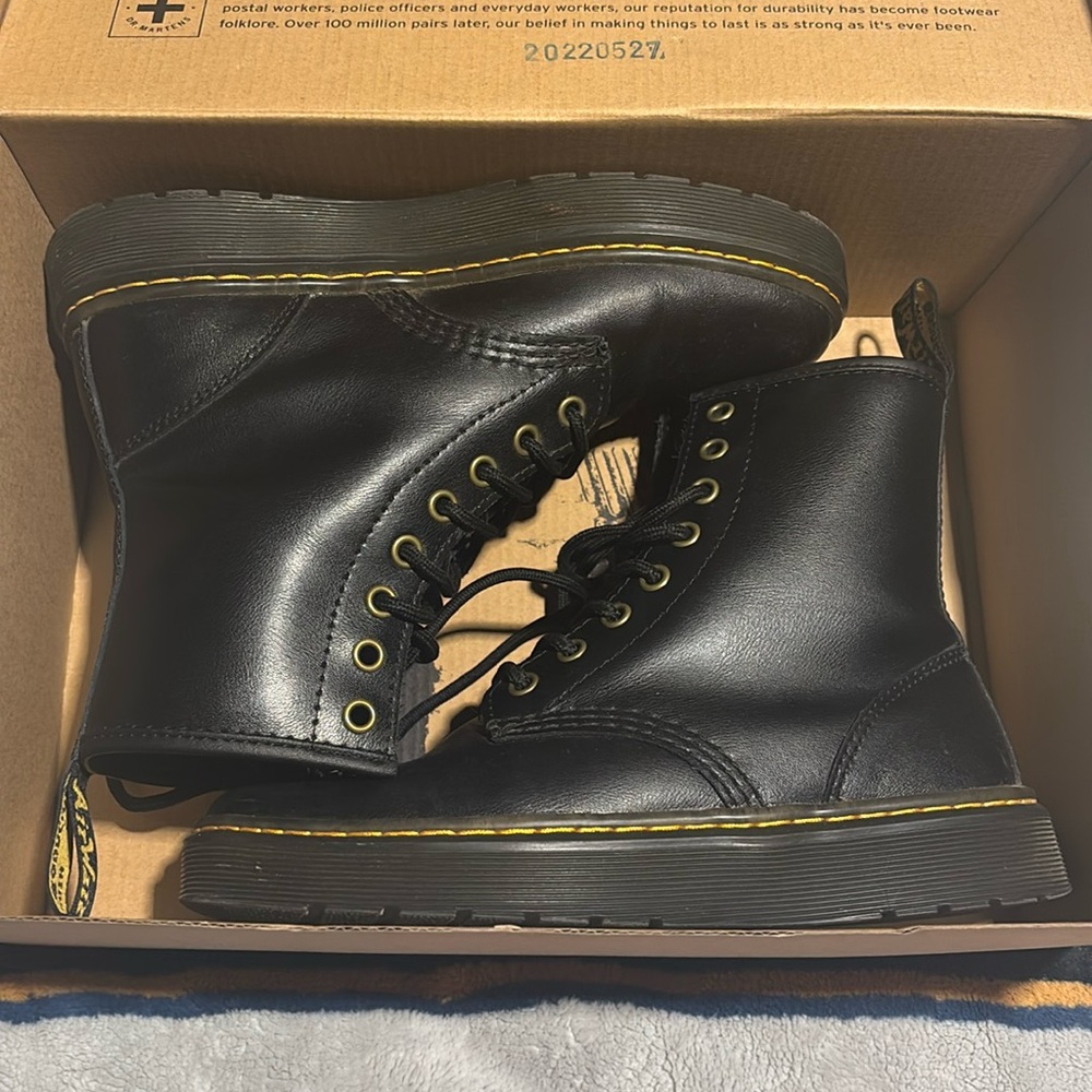 Genuine leather, DR Martens Savala boot
